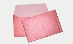 Sarkanīgi-rozā papīra aploksne
