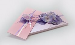 Dāvanu kastīte/aploksne ar kartiņu - gaiši rozā ar violetu