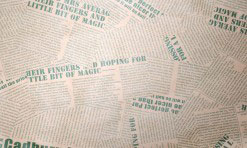 Brūns papīrs ar zaļiem burtiem, matēts 50x75 cm (DP2.24)