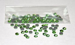 Gaiši zaļi hotfix kristāli 4 mm; 100 gb. (HF10)