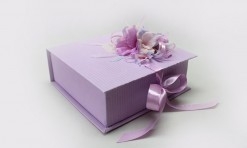 Lādīškaste - gaiši violeta ar ziediem